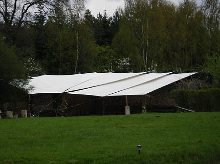 Gartenparties unter dem Segeldach Gartenparties unter dem Segeldach