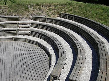 Die Sitzreihen des Amphitheaters