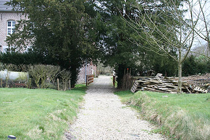 Gartenweg zur Brücke Gartenweg zur Brücke