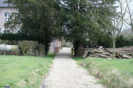 Gartenweg zur Brücke